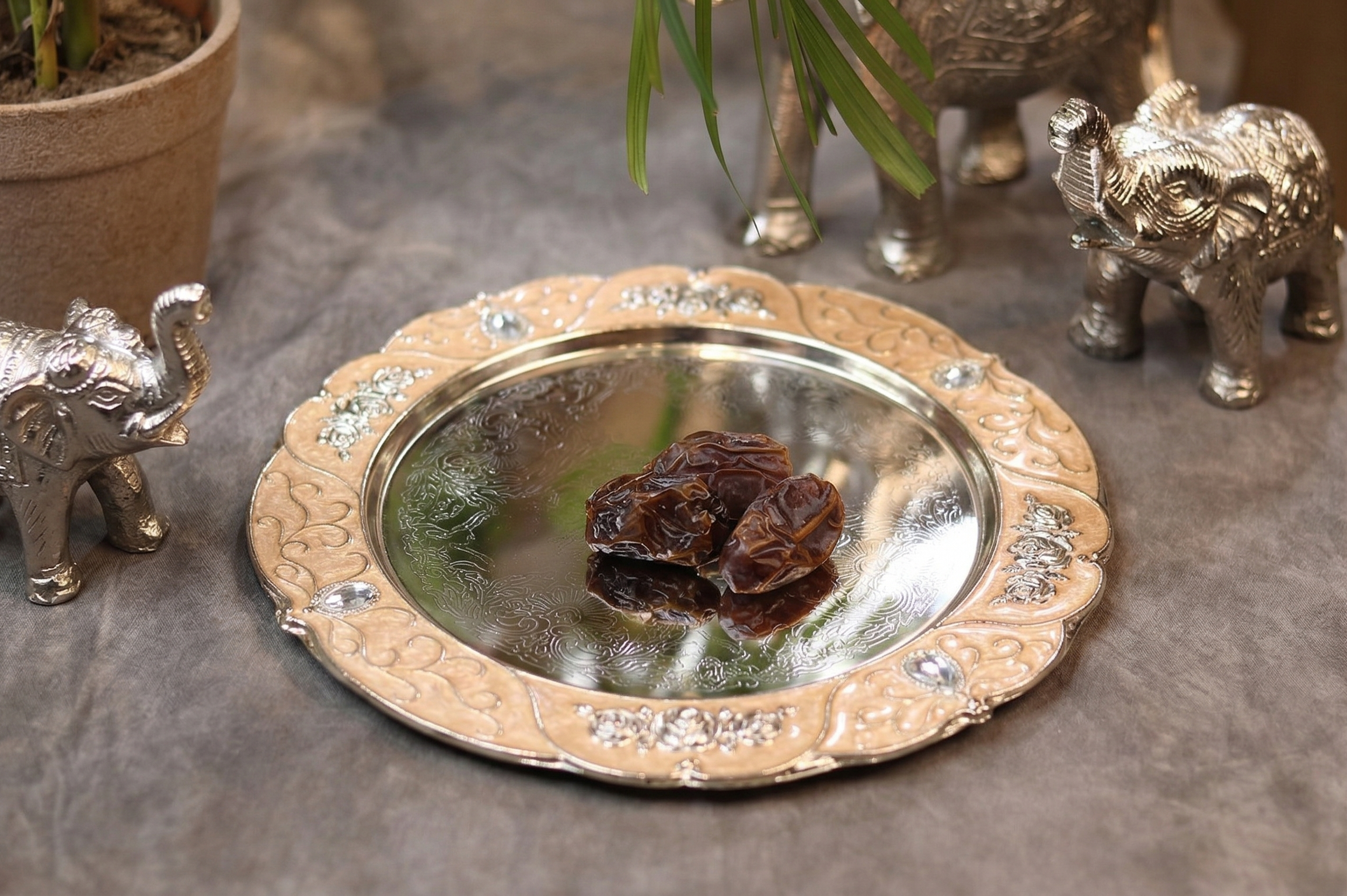 Round Meena Tray (Peach)