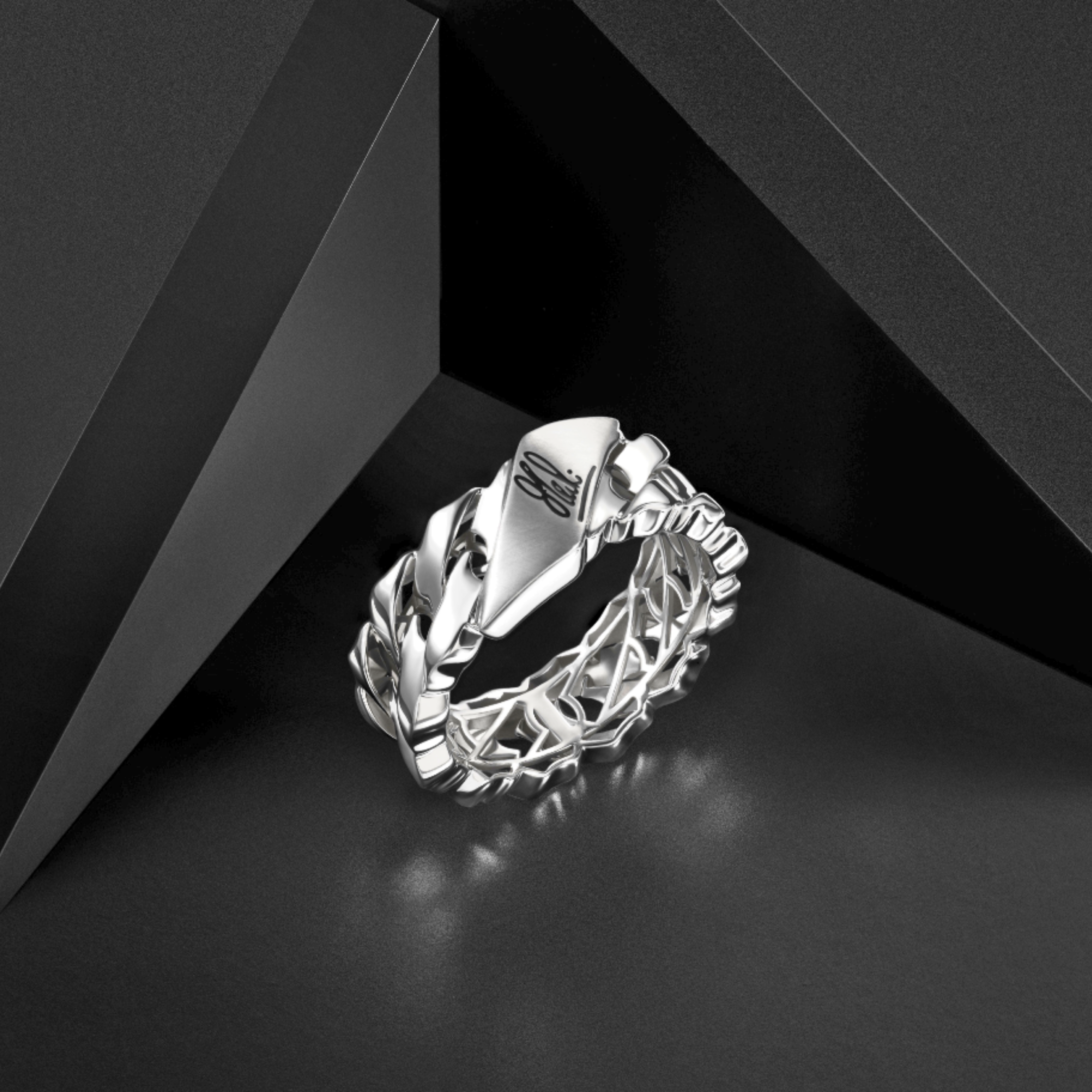 Platinum Curb Chain Ring