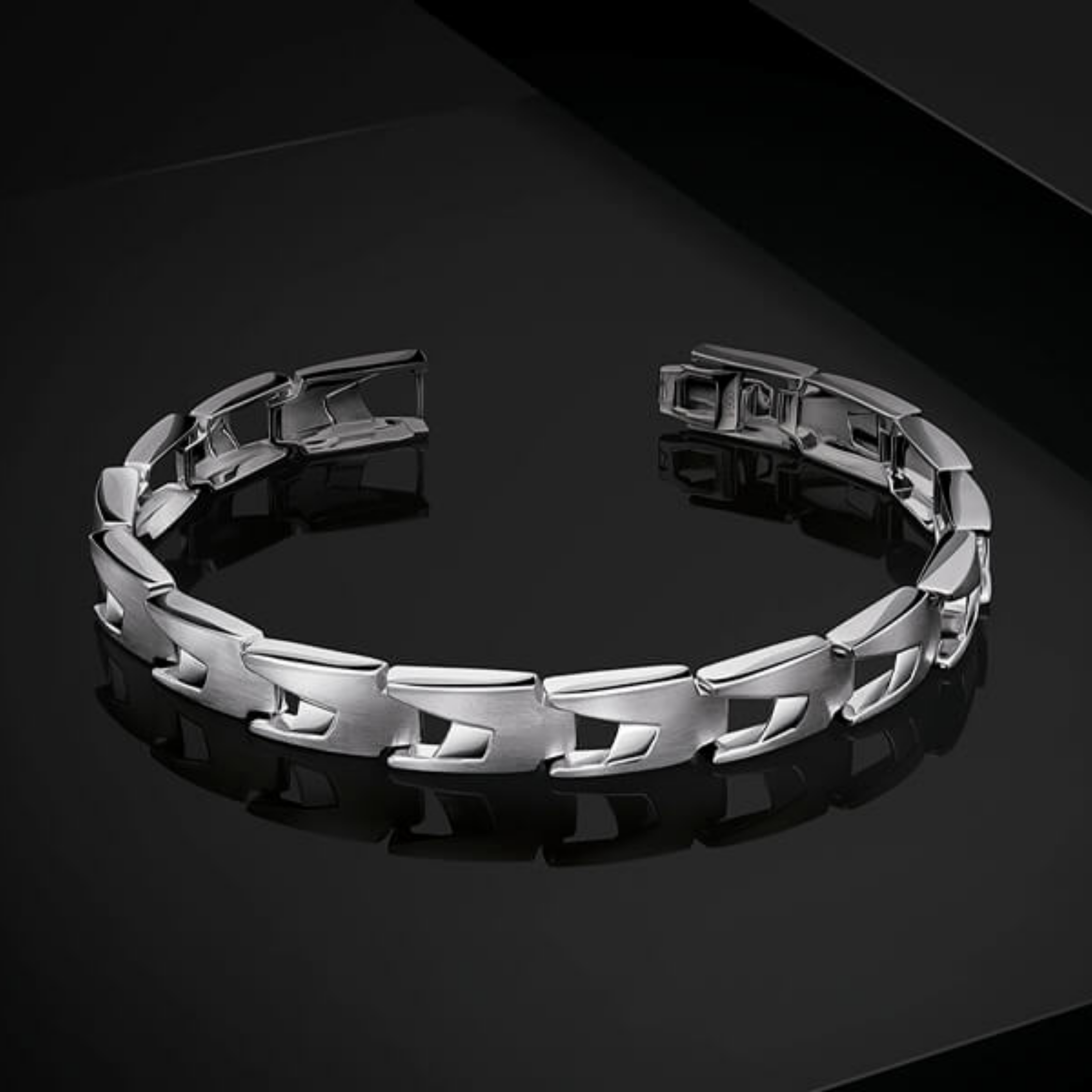 The Platinum Geometric Strides Bracelet